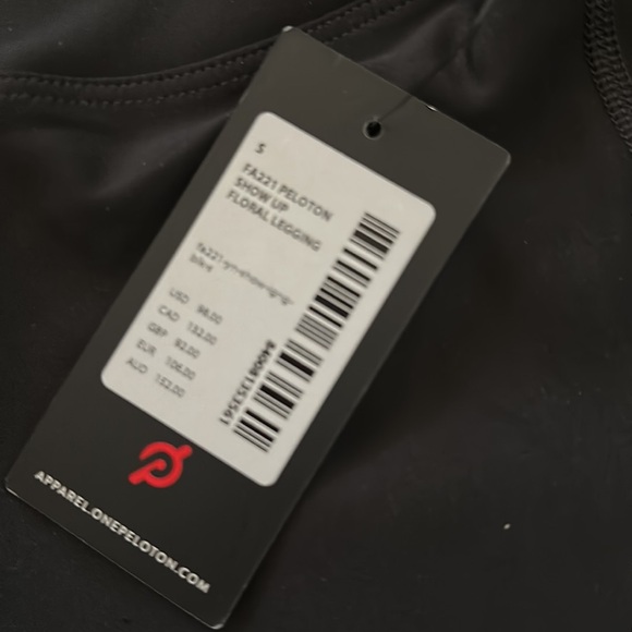 NWT black peloton show up floral leggings size S - Picture 3 of 3